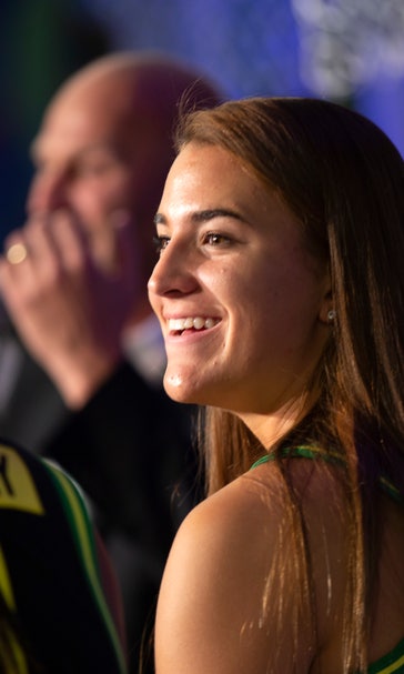Ionescu returns to Oregon for final season to chase title